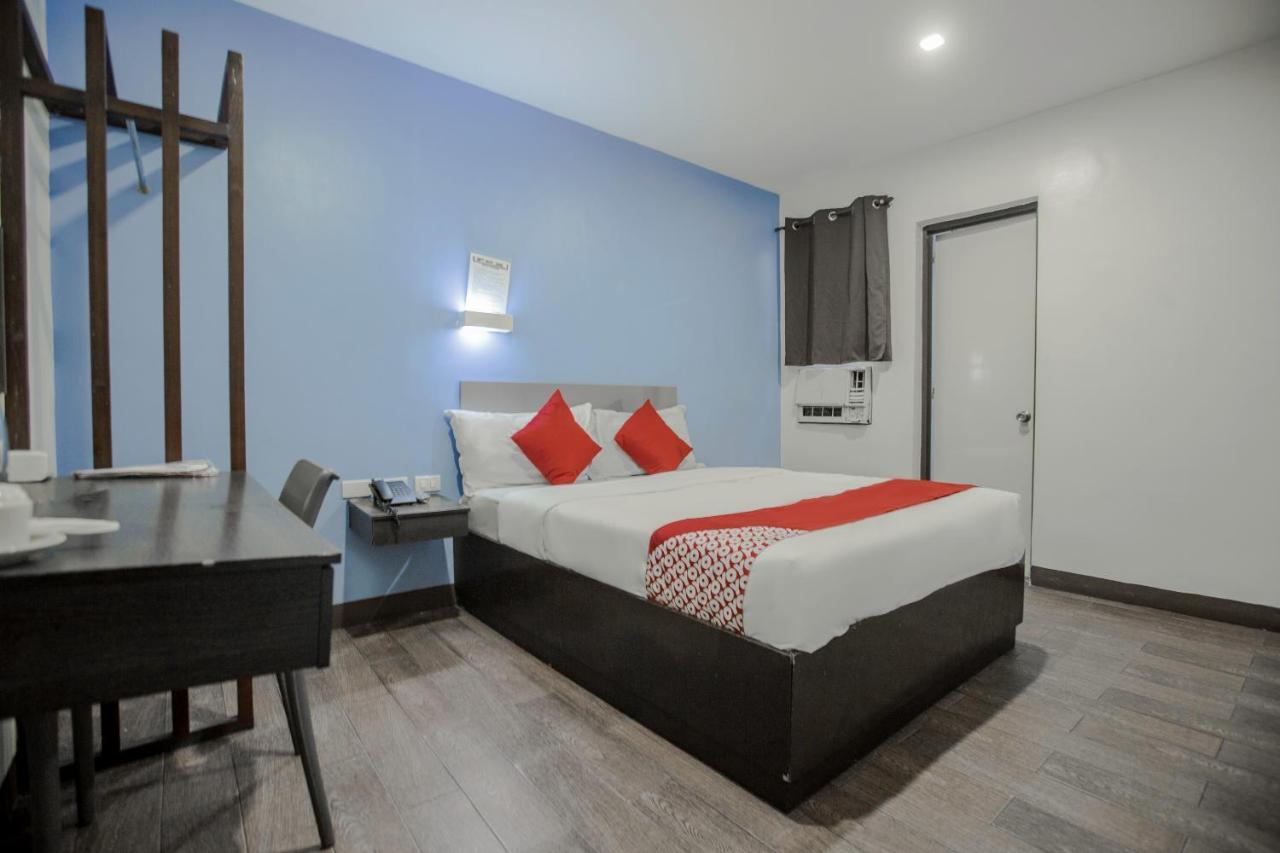 Oyo 637 Fox Hotel Кесон Сити Екстериор снимка
