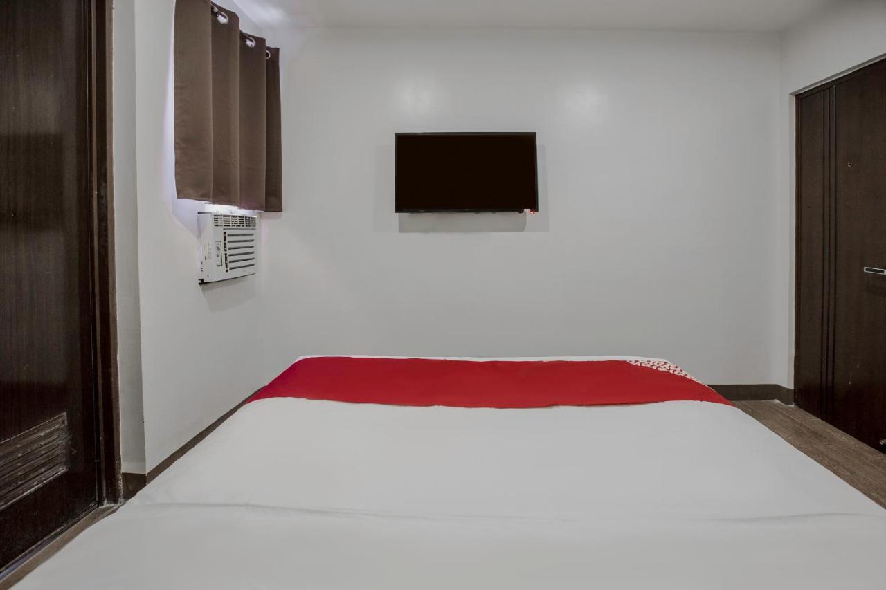Oyo 637 Fox Hotel Кесон Сити Екстериор снимка