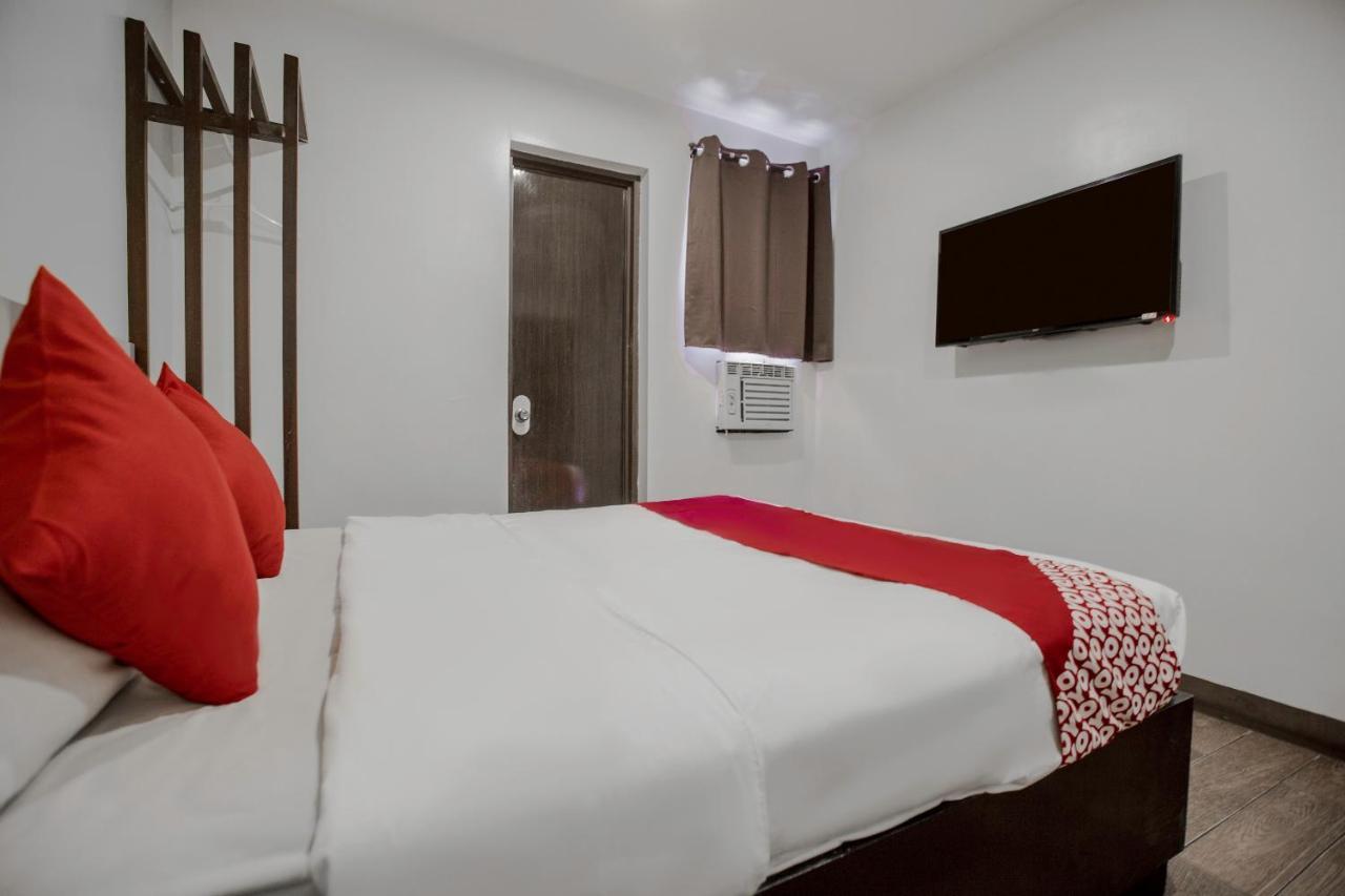 Oyo 637 Fox Hotel Кесон Сити Екстериор снимка