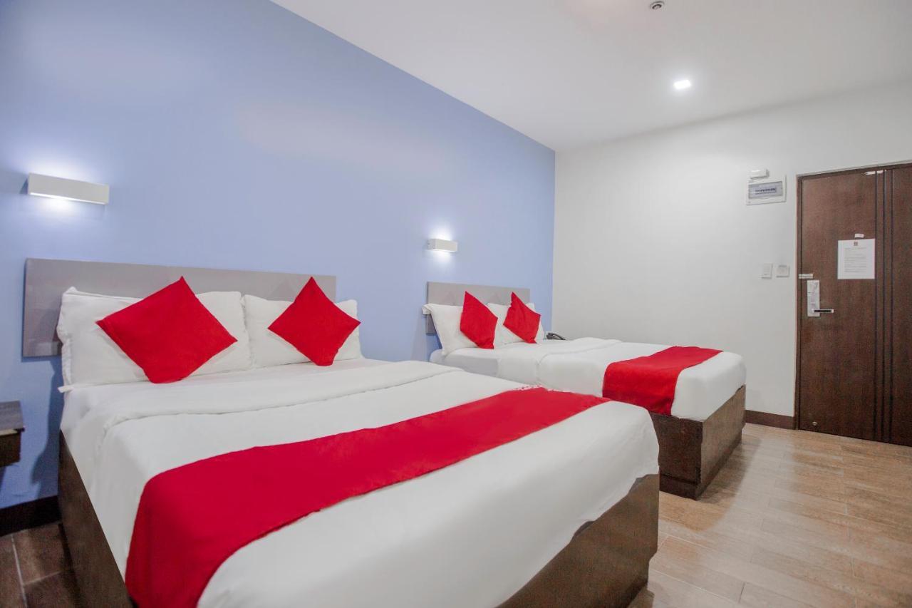 Oyo 637 Fox Hotel Кесон Сити Екстериор снимка