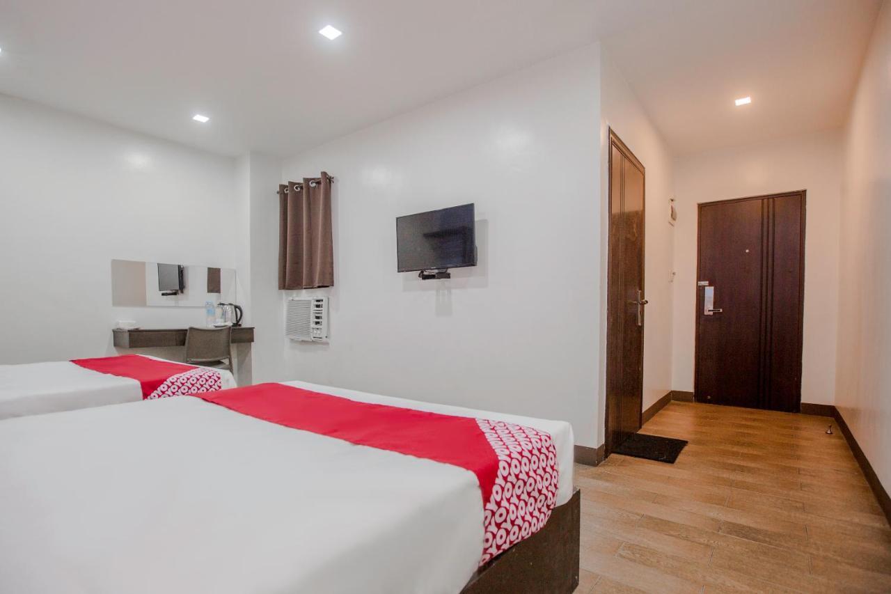 Oyo 637 Fox Hotel Кесон Сити Екстериор снимка