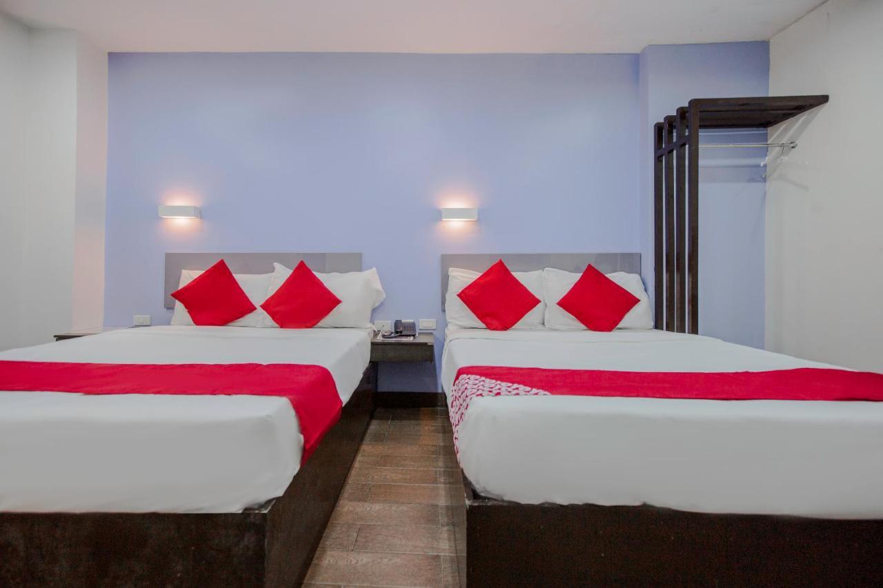 Oyo 637 Fox Hotel Кесон Сити Екстериор снимка