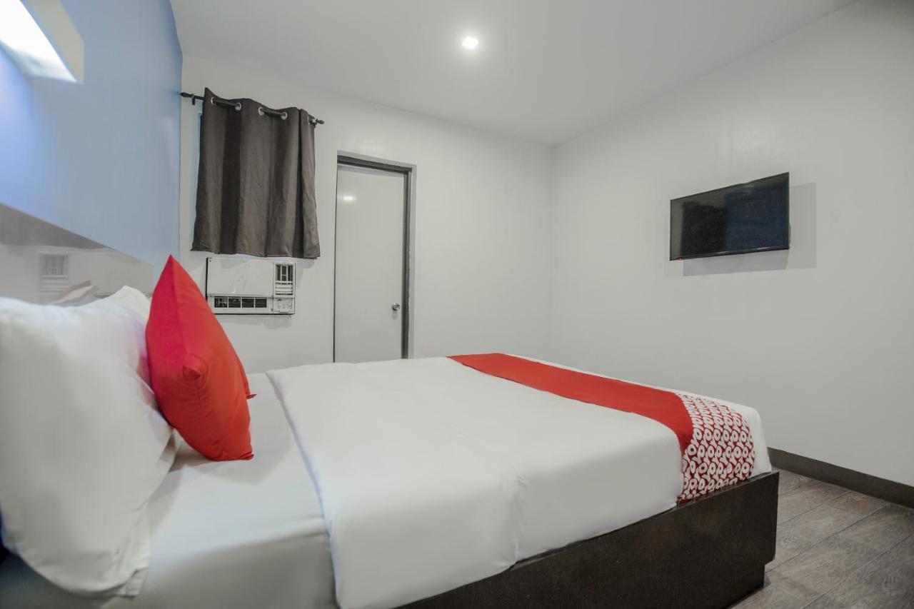 Oyo 637 Fox Hotel Кесон Сити Екстериор снимка