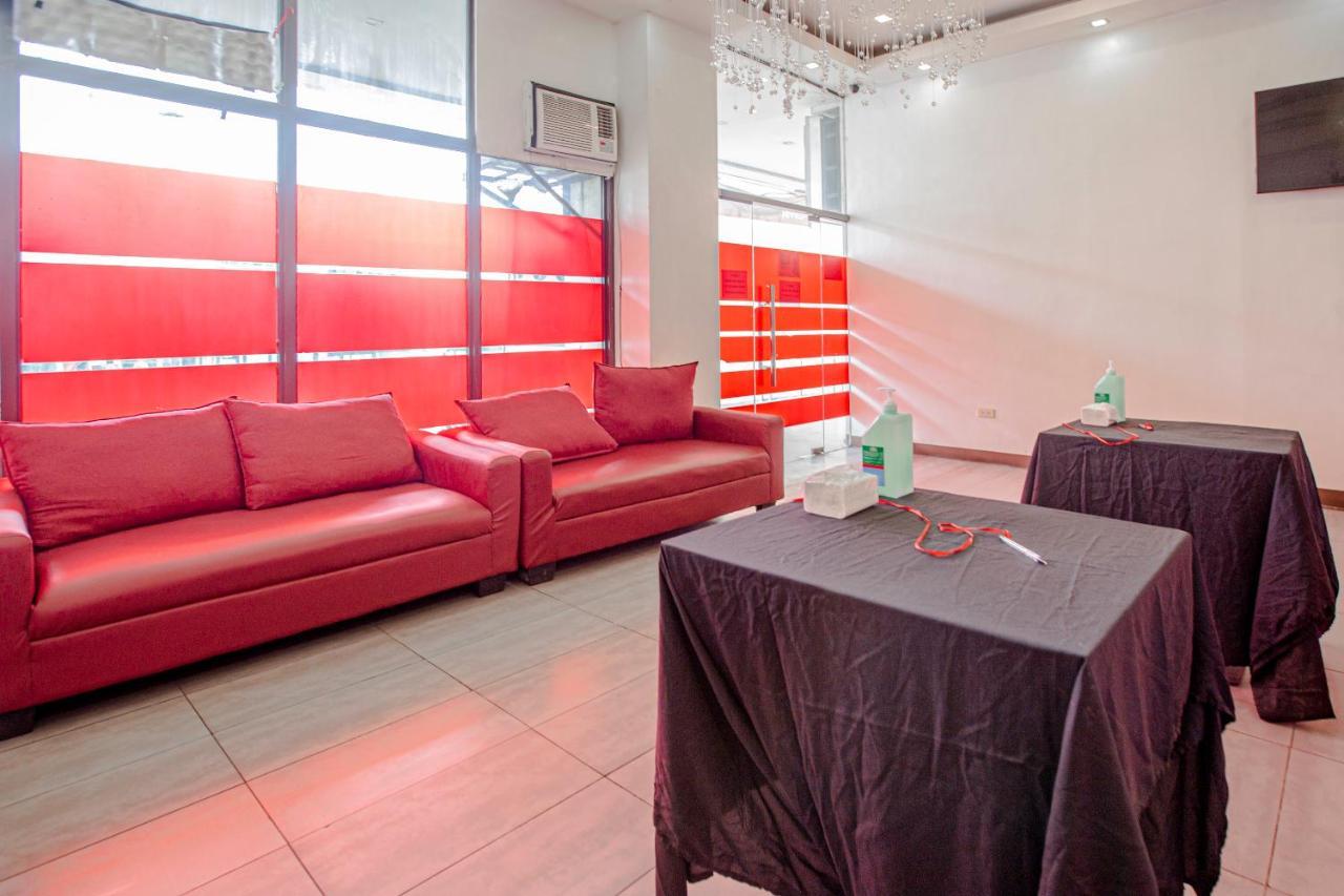 Oyo 637 Fox Hotel Кесон Сити Екстериор снимка