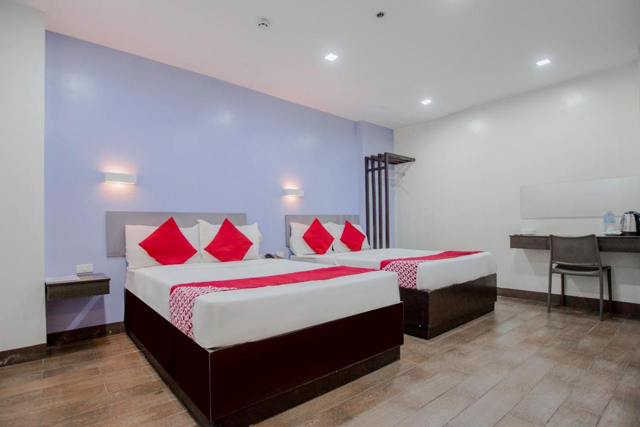 Oyo 637 Fox Hotel Кесон Сити Екстериор снимка