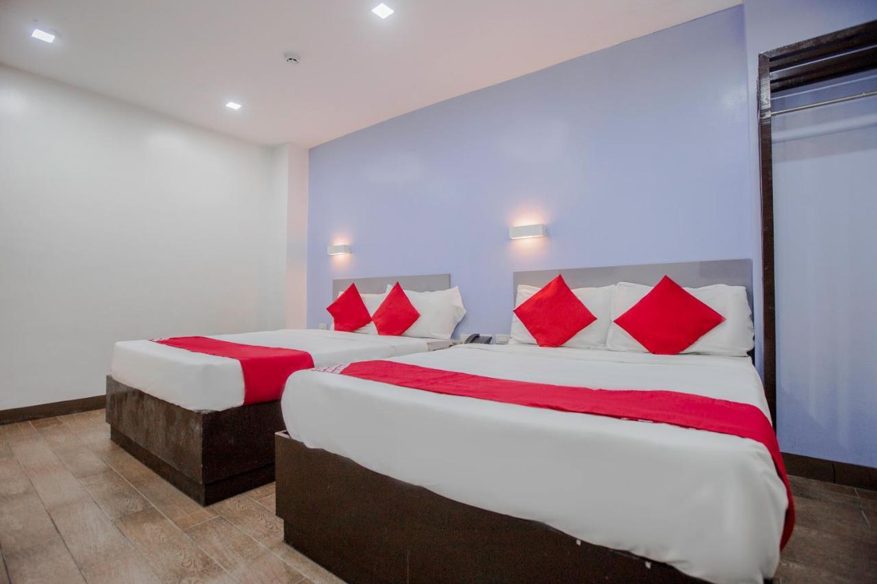 Oyo 637 Fox Hotel Кесон Сити Екстериор снимка