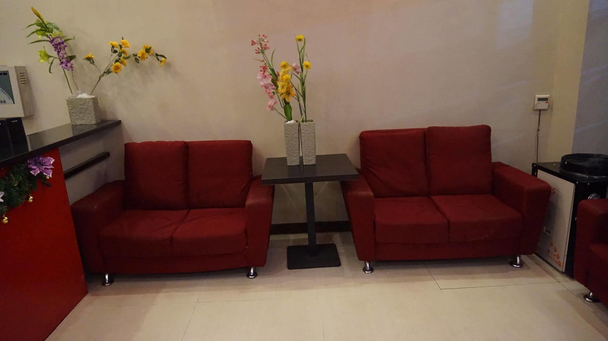 Oyo 637 Fox Hotel Кесон Сити Екстериор снимка