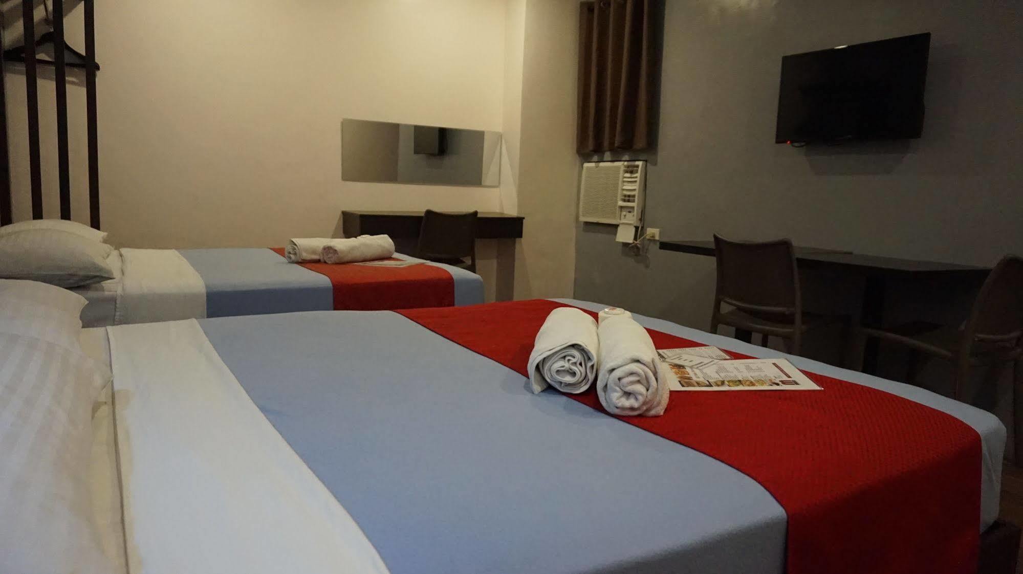 Oyo 637 Fox Hotel Кесон Сити Екстериор снимка
