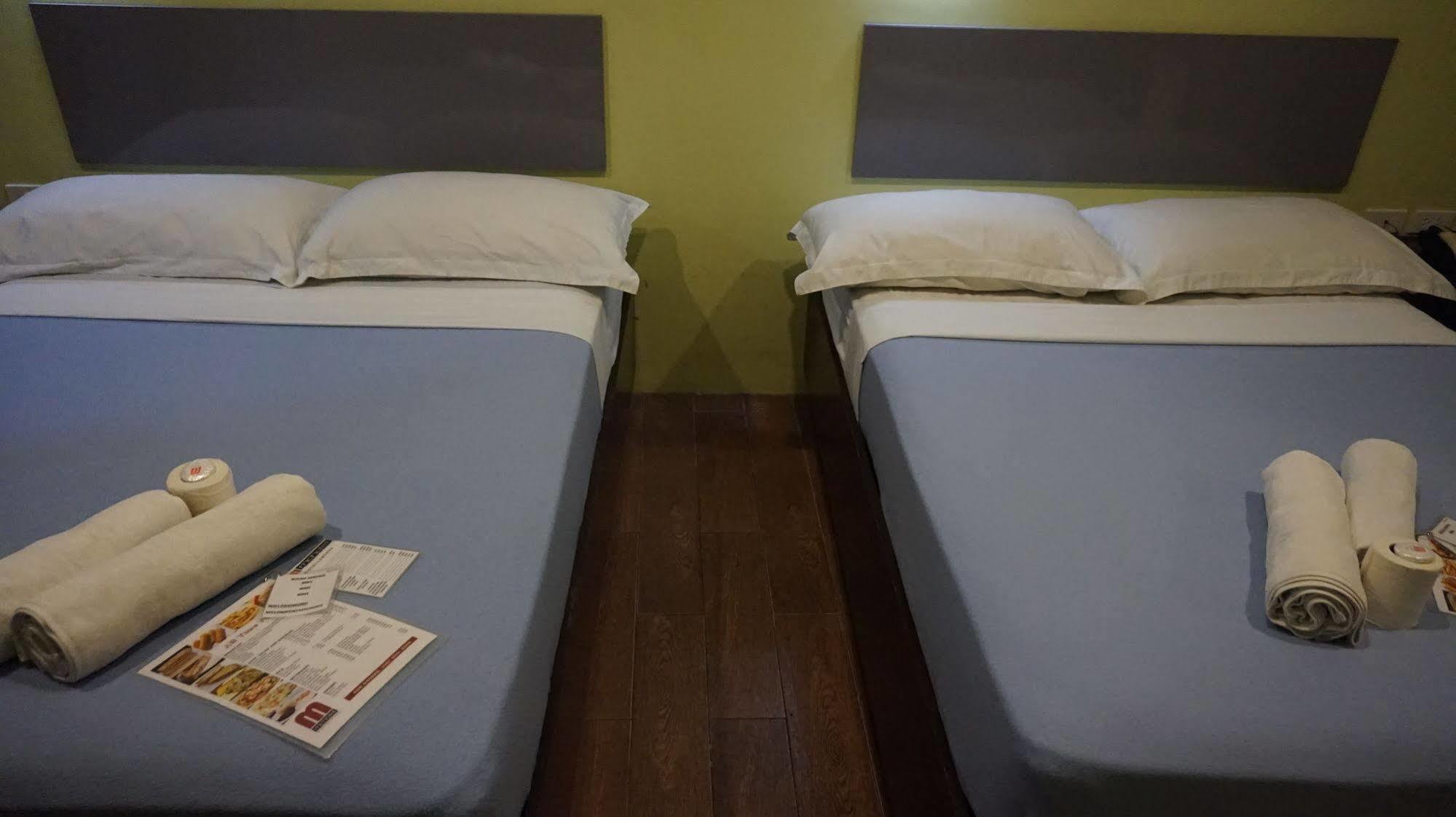 Oyo 637 Fox Hotel Кесон Сити Екстериор снимка