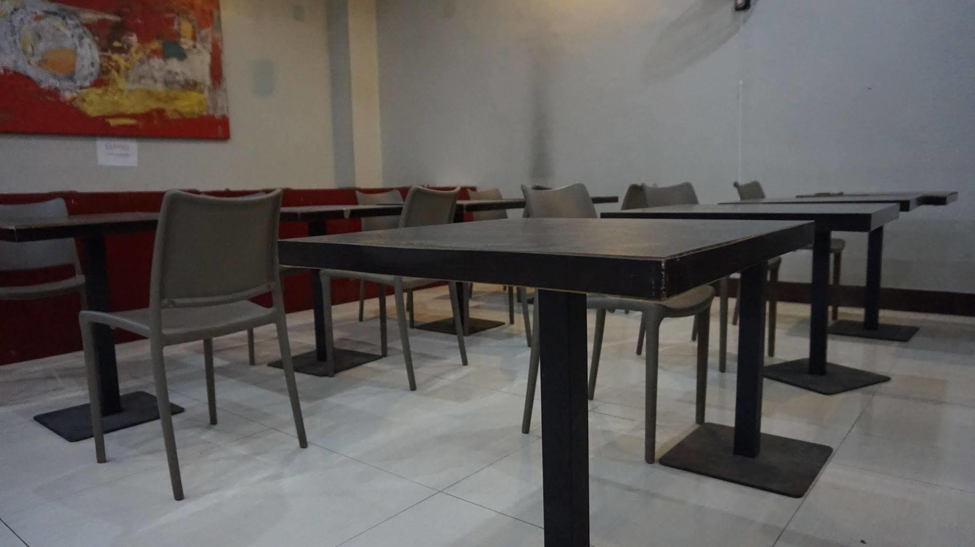 Oyo 637 Fox Hotel Кесон Сити Екстериор снимка